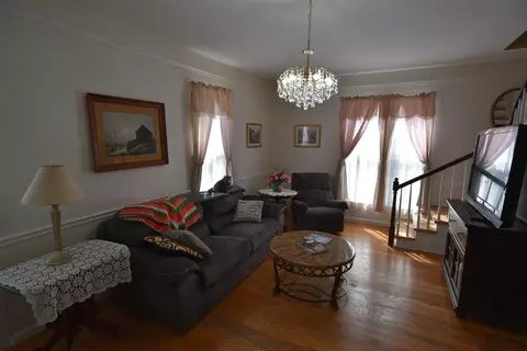 Living - 736 E Lakeshore Dr, Burnside, KY 42519 photo 2 of 3