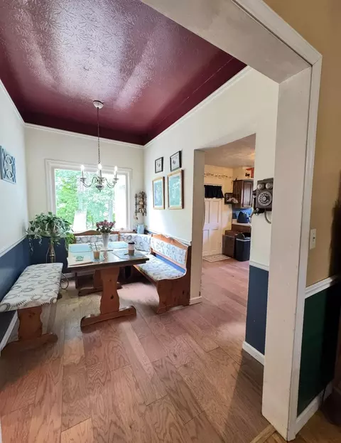 Dining - 736 E Lakeshore Dr, Burnside, KY 42519 photo 3 of 5
