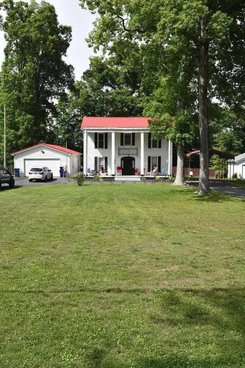 736 E Lakeshore Dr, Burnside, KY 42519