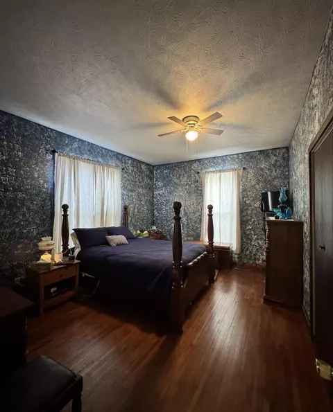 Bedroom - 736 E Lakeshore Dr, Burnside, KY 42519 photo 2 of 6