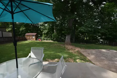 Exterior - 736 E Lakeshore Dr, Burnside, KY 42519 photo 9 of 13