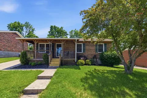 121 Rolling Acres Dr, Nicholasville, KY 40356