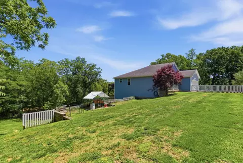 Exterior - 108 Bartlett Ct, Berea, KY 40403 photo 6 of 8