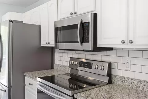Kitchen - 108 Bartlett Ct, Berea, KY 40403 photo 4 of 5