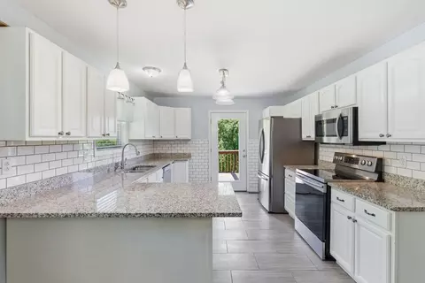 Kitchen - 108 Bartlett Ct, Berea, KY 40403 photo 1 of 5