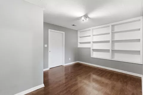 Living - 108 Bartlett Ct, Berea, KY 40403 photo 1 of 3