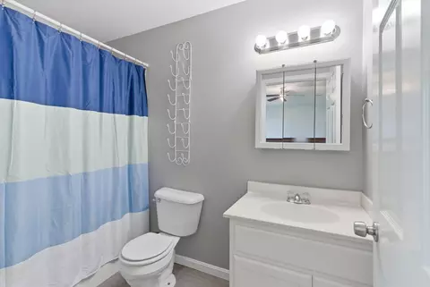 Bath - 108 Bartlett Ct, Berea, KY 40403 photo 1 of 7