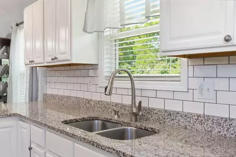 Kitchen - 108 Bartlett Ct, Berea, KY 40403 photo 5 of 5