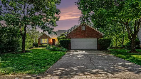 1001 Crimson Creek Dr, Lexington, KY 40509