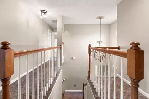 Entry Way - 148 Saddlebrook Cir, Berea, KY 40403 photo 4 of 8
