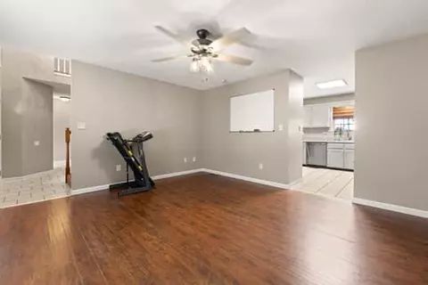 Living - 148 Saddlebrook Cir, Berea, KY 40403 photo 5 of 6