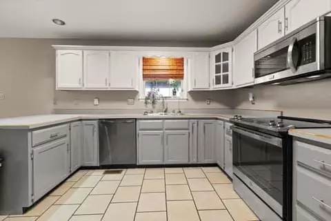 Kitchen - 148 Saddlebrook Cir, Berea, KY 40403 photo 1 of 3