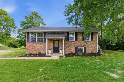 1690 Menelaus Rd, Berea, KY 40403
