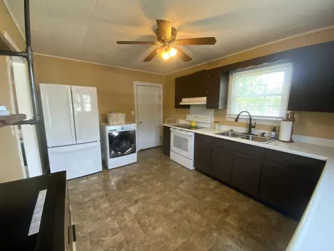 Kitchen - 232 Baltimore Ln, Pine Knot, KY 42635 photo 2 of 2
