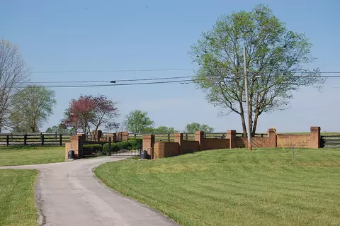2525 Clintonville Rd, Paris, KY 40361