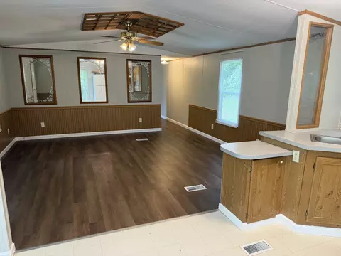 Living - 1326 Bacon Creek Rd, Corbin, KY 40701 photo 2 of 4