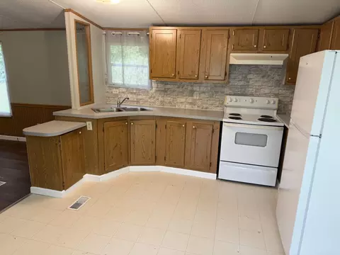 Kitchen - 1326 Bacon Creek Rd, Corbin, KY 40701 photo 1 of 2