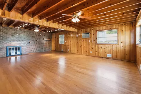 Living - 404 Ford St, Corbin, KY 40701 photo 4 of 11