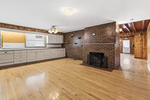 Living - 404 Ford St, Corbin, KY 40701 photo 7 of 11