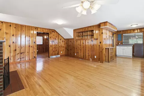 Living - 404 Ford St, Corbin, KY 40701 photo 5 of 11