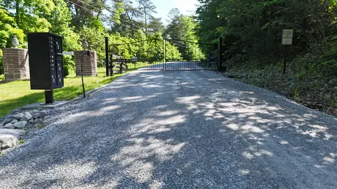 15 Buck Tail Drive, Burnside, KY 42519