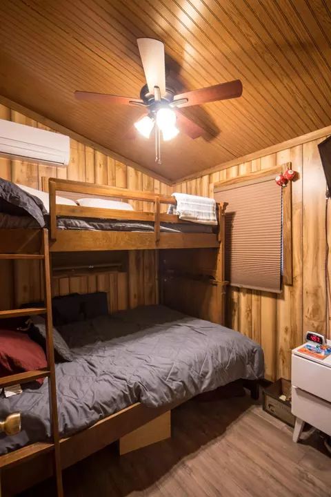 Bedroom - 2040 Echo Point Rd, Bronston, KY 42518 photo 4 of 7