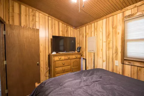 Bedroom - 2040 Echo Point Rd, Bronston, KY 42518 photo 3 of 7