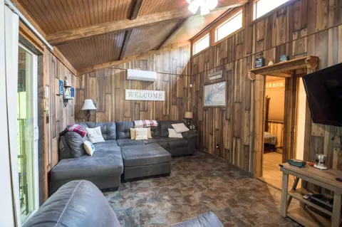 Living - 2040 Echo Point Rd, Bronston, KY 42518 photo 4 of 6