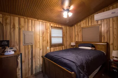 Bedroom - 2040 Echo Point Rd, Bronston, KY 42518 photo 1 of 7
