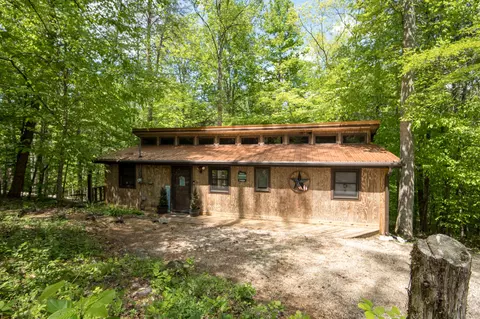 2040 Echo Point Rd, Bronston, KY 42518
