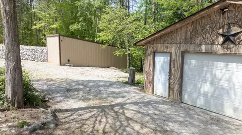 Exterior - 2040 Echo Point Rd, Bronston, KY 42518 photo 3 of 32