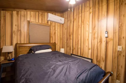 Bedroom - 2040 Echo Point Rd, Bronston, KY 42518 photo 2 of 7
