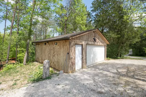 Exterior - 2040 Echo Point Rd, Bronston, KY 42518 photo 7 of 32