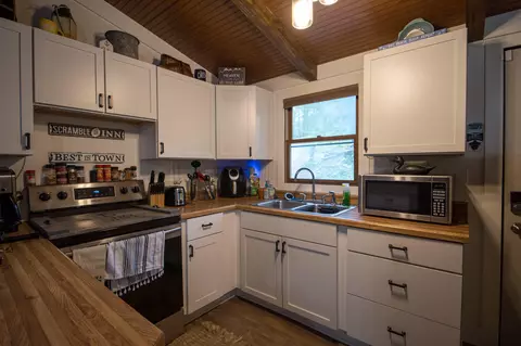 Kitchen - 2040 Echo Point Rd, Bronston, KY 42518 photo 1 of 2
