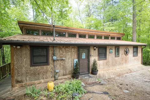 Exterior - 2040 Echo Point Rd, Bronston, KY 42518 photo 12 of 32