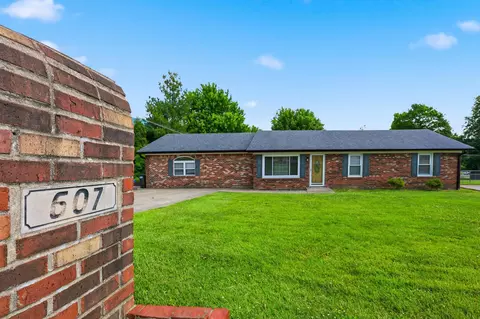 607 Keeneland Dr, Bardstown, KY 40004