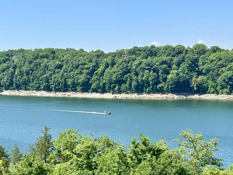 235 Lakeview Dr, Somerset, KY 42503