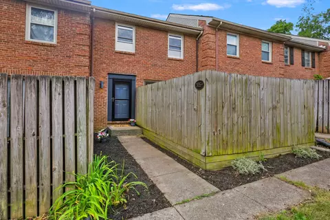 305 Bainbridge Dr, Lexington, KY 40509