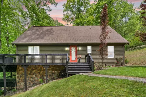 316 Wood View Dr, East Bernstadt, KY 40729