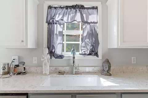 Kitchen - 108 Back Stretch Dr, Georgetown, KY 40324 photo 3 of 4