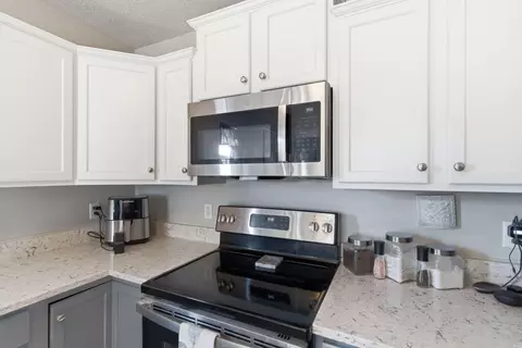 Kitchen - 108 Back Stretch Dr, Georgetown, KY 40324 photo 4 of 4