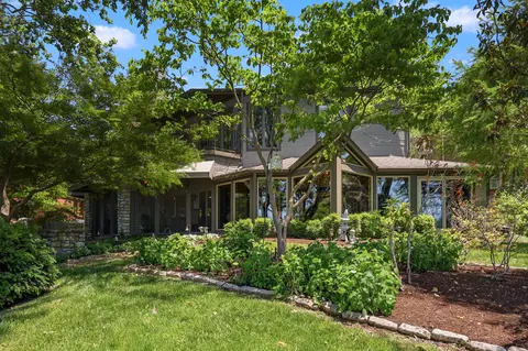 2132 Island Dr, Lexington, KY 40502