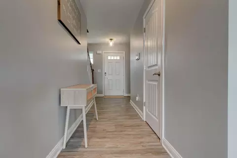 Entry Way - 207 Pleasant View Dr, Georgetown, KY 40324 photo 3 of 6