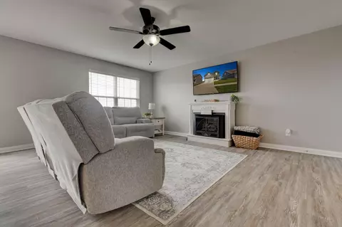 Living - 207 Pleasant View Dr, Georgetown, KY 40324 photo 1 of 2