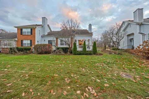 1052 Griffin Gate Dr, Lexington, KY 40511