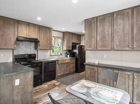 Kitchen - 536 Stone Gate Dr, Burnside, KY 42519 photo 1 of 5