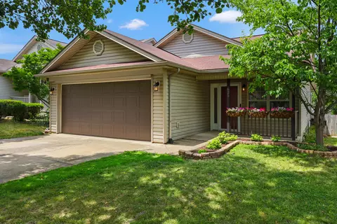 625 Hugging Bear Dr, Lexington, KY 40509
