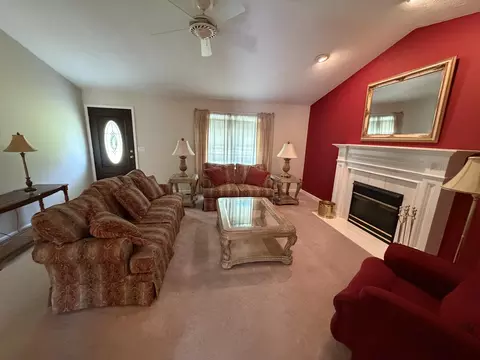 Living - 229 Cherry Ave, Corbin, KY 40701 photo 2 of 2
