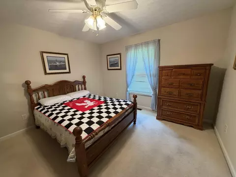 Bedroom - 229 Cherry Ave, Corbin, KY 40701 photo 2 of 3
