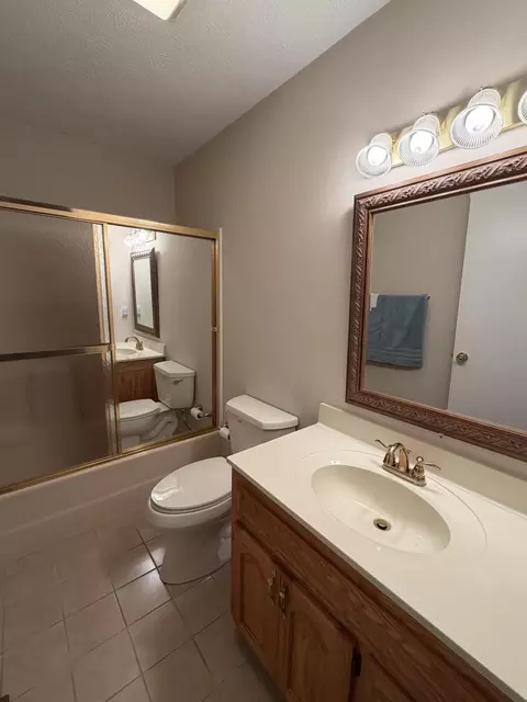 Bath - 229 Cherry Ave, Corbin, KY 40701 photo 2 of 2